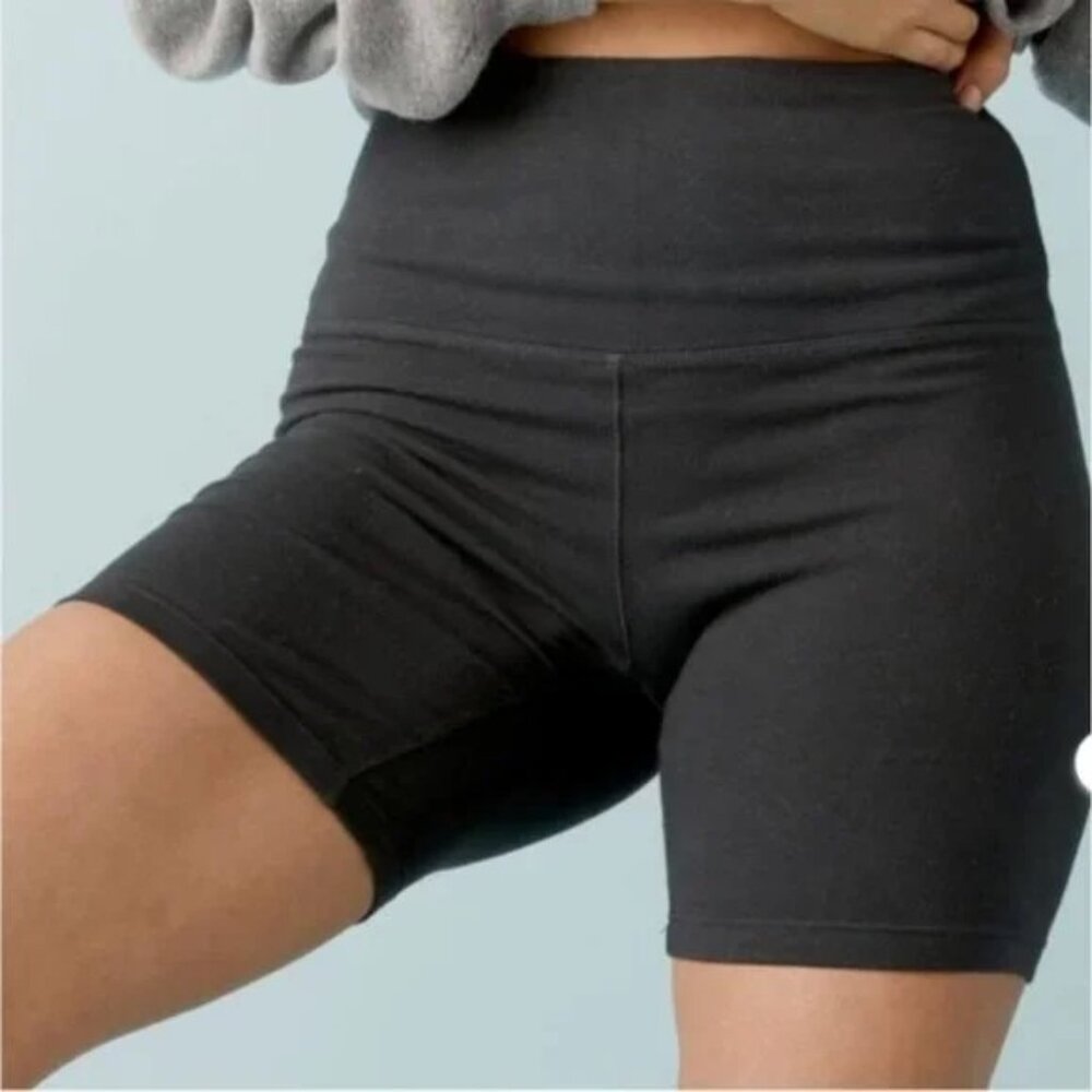 Lululemon Daydreamer bike shorts jet black size 6 mid rise